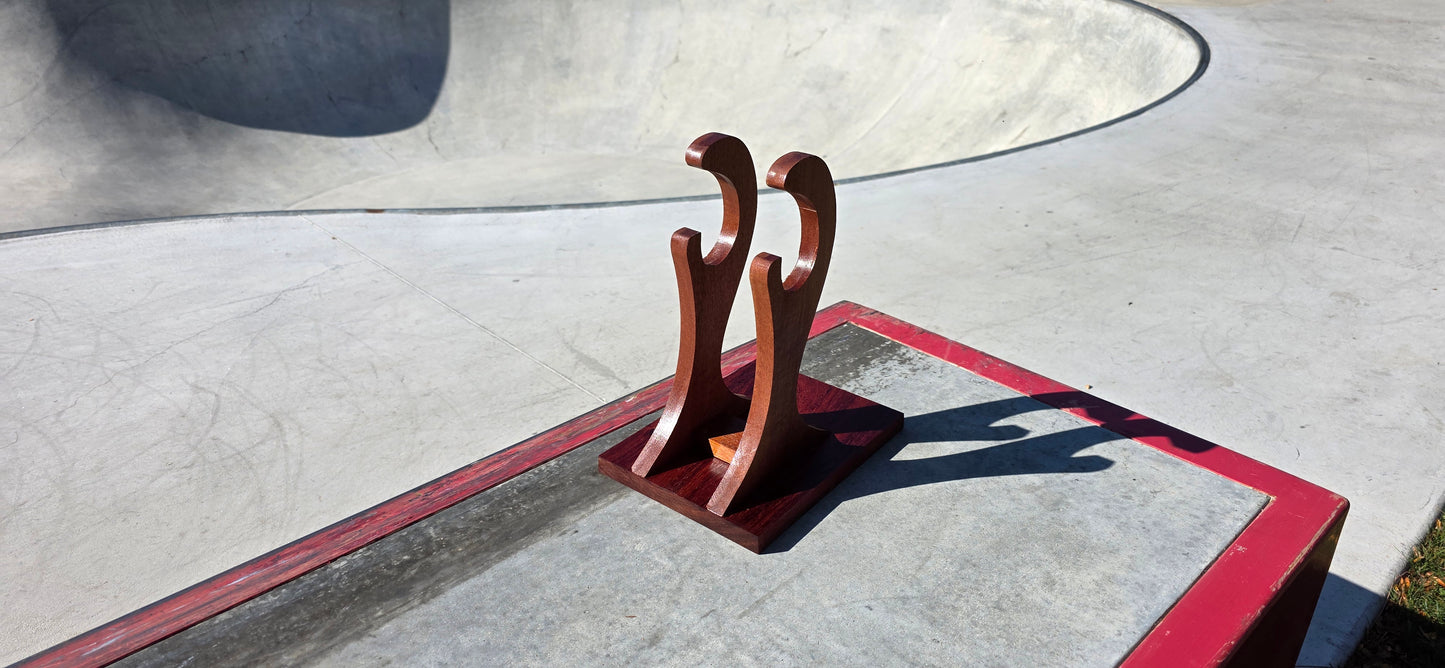 The Little Claw – Handcrafted Sapele & Padauk Skateboard Stand