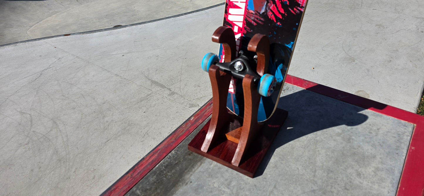 The Little Claw – Handcrafted Sapele & Padauk Skateboard Stand