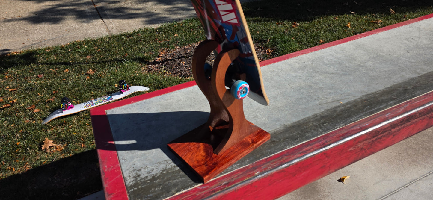 The Little Claw – Handcrafted Sapele & Padauk Skateboard Stand