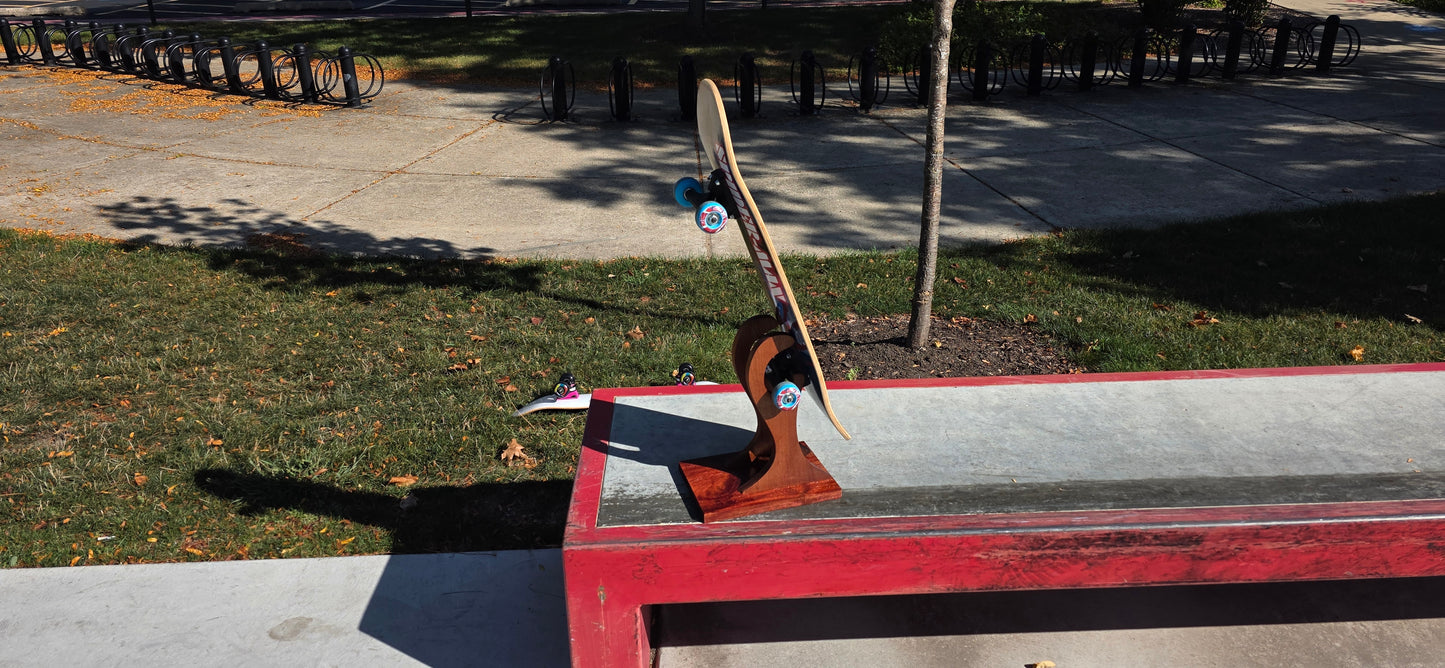 The Little Claw – Handcrafted Sapele & Padauk Skateboard Stand