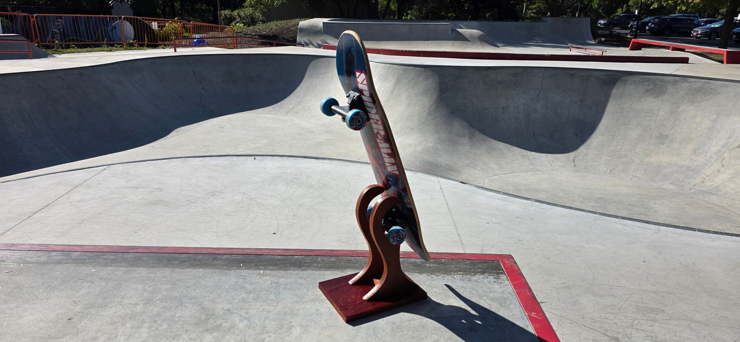 The Little Claw – Handcrafted Sapele & Padauk Skateboard Stand