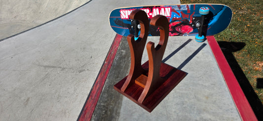 The Little Claw – Handcrafted Sapele & Padauk Skateboard Stand