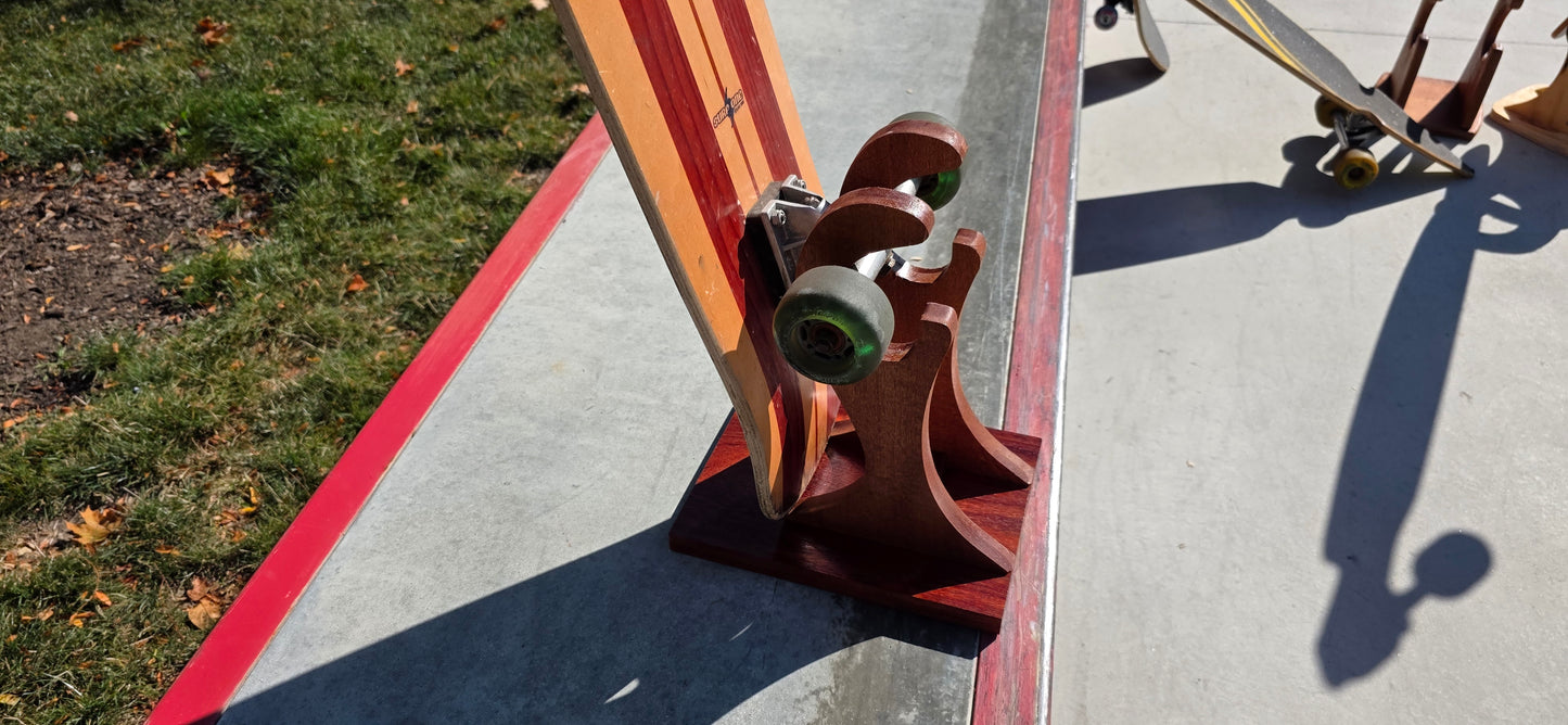 The Little Claw – Handcrafted Sapele & Padauk Skateboard Stand