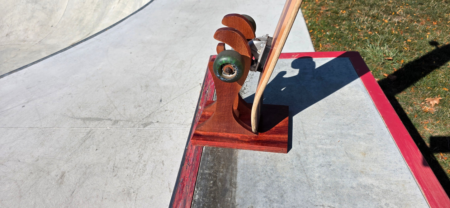 The Little Claw – Handcrafted Sapele & Padauk Skateboard Stand