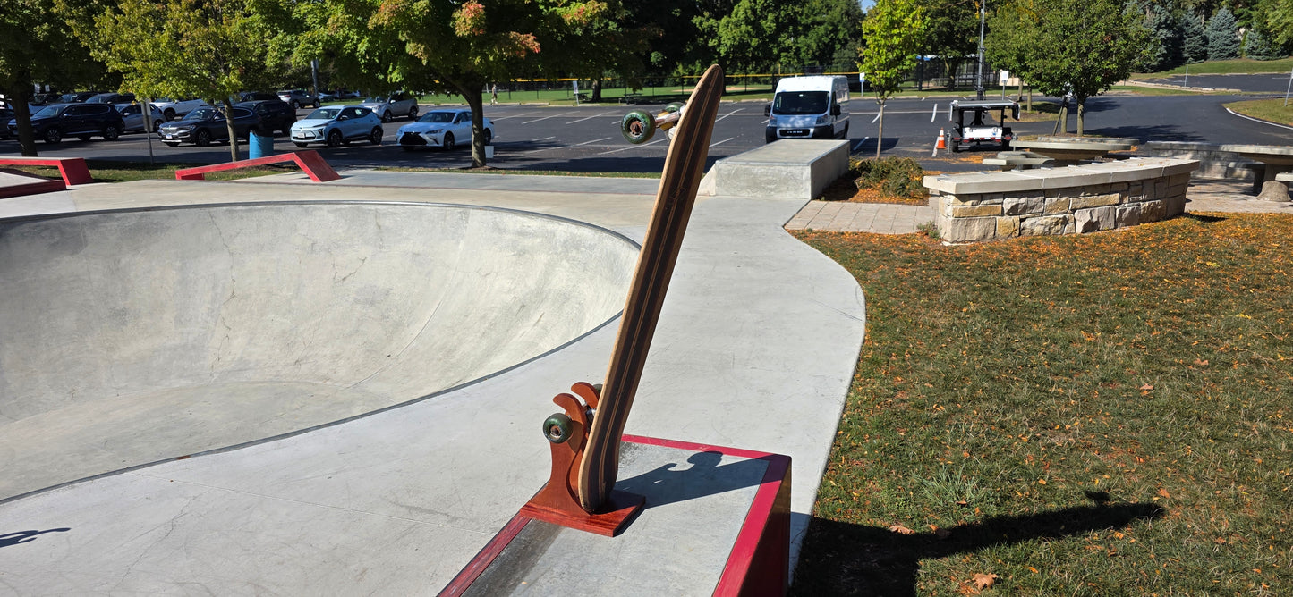 The Little Claw – Handcrafted Sapele & Padauk Skateboard Stand