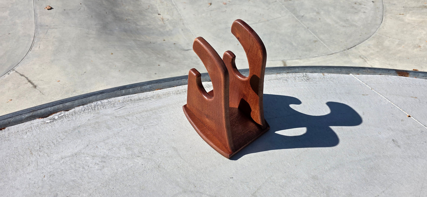 The Wave – Handcrafted Mahogany Skateboard Stand